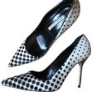 Manolo Blahnik B&W Polka Dot Pumps 38.5 / 8